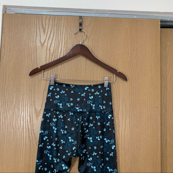 Beyond Yoga Bali Blue Lux High Waisted Leggings - Picture 8 of 10